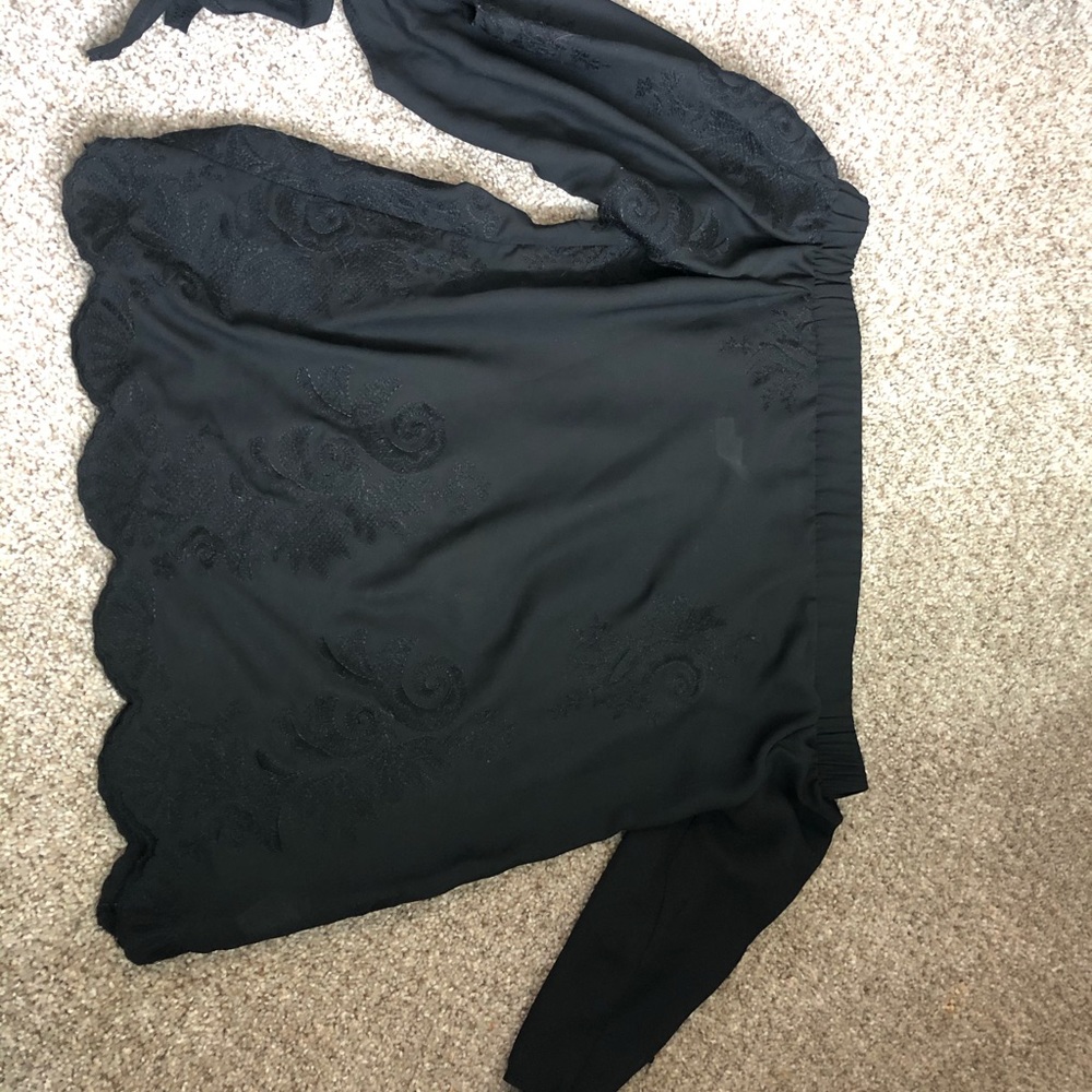 Black strapless shirt